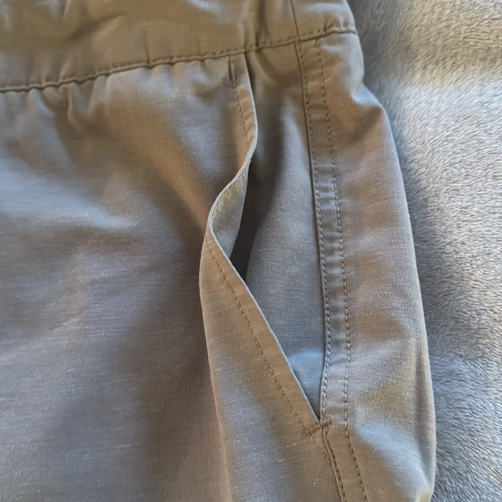FAHERTY khaki shorts